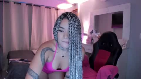 Snapshot of vayolett_bass chatting on 12-22-25, 01:13 Vayolett Bass online show from 12-22-25, 01:13