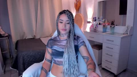 Snapshot of vayolett_bass chatting on 01-10-26, 06:26 Vayolett Bass online show from 01-10-26, 06:26