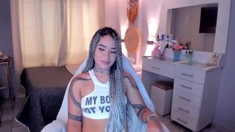 Snapshot of vayolett_bass chatting on 01-10-26, 09:05 Vayolett Bass online show from 01-10-26, 09:05