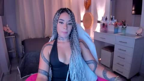 Snapshot of vayolett_bass chatting on 01-17-26, 05:27 Vayolett Bass online show from 01-17-26, 05:27