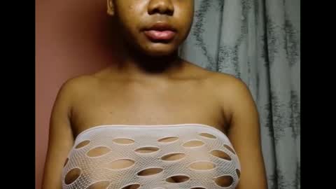 Snapshot of vee62 chatting on 05-11-26, 12:49 vee62 online show from 05-11-26, 12:49