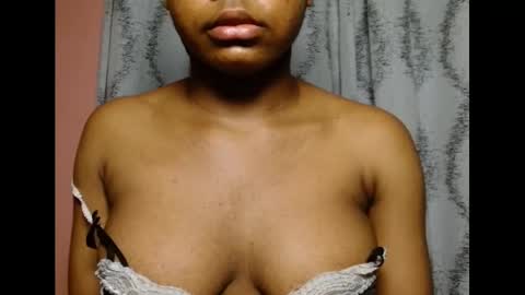 Snapshot of vee62 chatting on 05-20-26, 01:12 vee62 online show from 05-20-26, 01:12