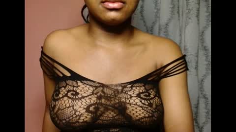 Snapshot of vee62 chatting on 06-06-26, 12:05 vee62 online show from 06-06-26, 12:05