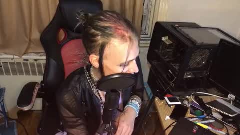 veelucious online show from 10-05-25, 02:32