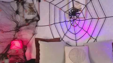 Vee Simons online show from 10-29-25, 08:43