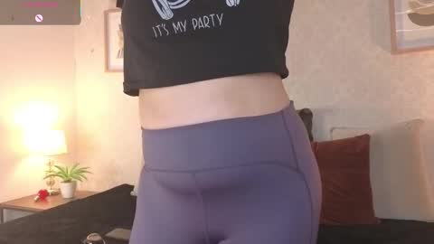 Vee Simons online show from 11-14-25, 07:45