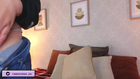 Vee Simons online show from 03-26-26, 09:09