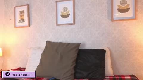 Vee Simons online show from 03-31-26, 07:36