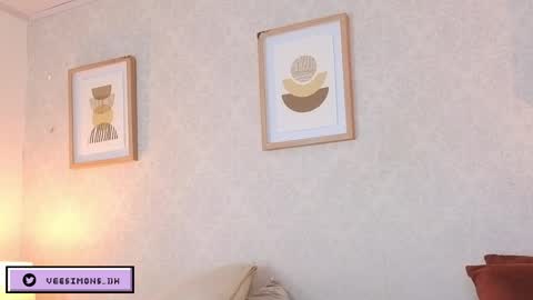 Vee Simons online show from 04-14-26, 07:53