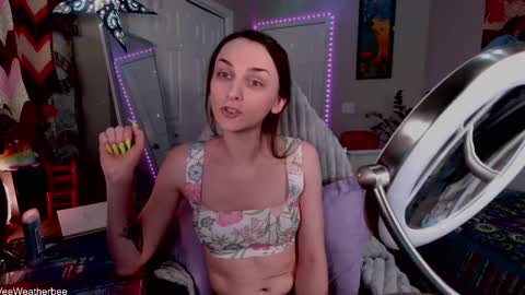 Snapshot of veeweatherbee chatting on 09-09-25, 12:32 Violet Weatherbee online show from 09-09-25, 12:32