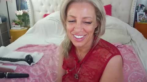 Snapshot of vegas_danielle chatting on 05-30-26, 03:53 Vegas Dani online show from 05-30-26, 03:53
