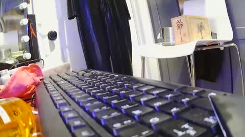 Snapshot of vegasmd chatting on 10-25-25, 06:10 vegasmd online show from 10-25-25, 06:10