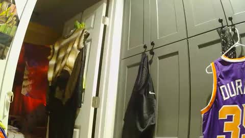 Snapshot of vegasmd chatting on 10-27-25, 02:48 vegasmd online show from 10-27-25, 02:48