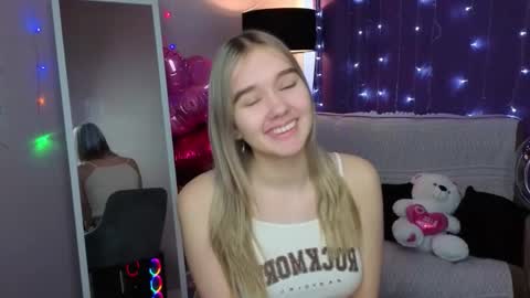 Snapshot of vel1ka chatting on 02-15-26, 04:53 Barbara online show from 02-15-26, 04:53