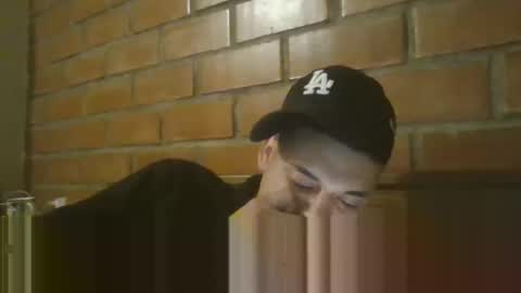 Snapshot of velasmanu1 chatting on 12-15-25, 01:32 velasmanu1 online show from 12-15-25, 01:32