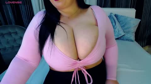 Snapshot of velerywow chatting on 12-20-24, 02:05 VeleryWOW online show from 12-20-24, 02:05