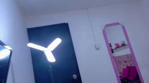 Snapshot of velinahoneyy chatting on 05-30-26, 12:35 velinahoneyy online show from 05-30-26, 12:35