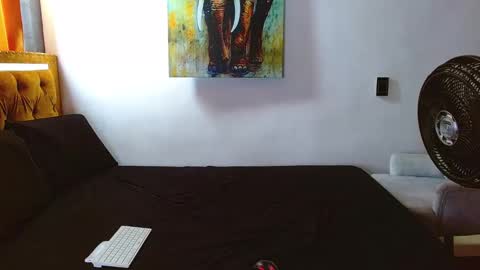 velk_hot1 online show from 03-18-26, 03:59