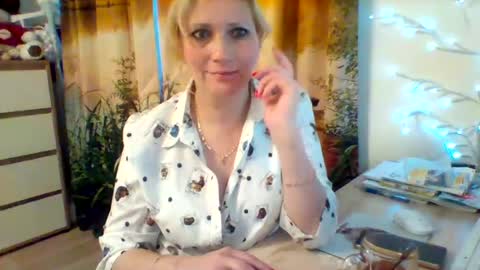 velka_raspberry online show from 06-17-26, 04:41