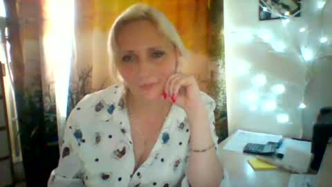 velka_raspberry online show from 07-08-26, 04:44