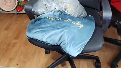 Im VelaI will be Christmas and New Year with my family December 22 to January 13 I will miss you guys. online show from 12-21-25, 04:30