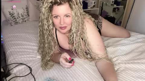 Snapshot of vellinka chatting on 10-07-25, 06:21 vellinka online show from 10-07-25, 06:21