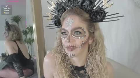 Velora online show from 10-31-25, 04:02