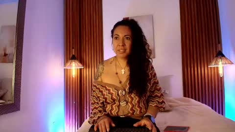 Snapshot of velvet_curly chatting on 04-24-26, 12:18 Emma Curly online show from 04-24-26, 12:18