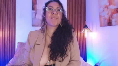 Snapshot of velvet_curly chatting on 05-11-26, 02:45 Emma Curly online show from 05-11-26, 02:45
