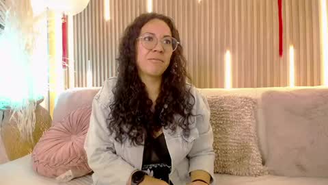 Snapshot of velvet_curly chatting on 05-25-26, 12:55 Emma Curly online show from 05-25-26, 12:55