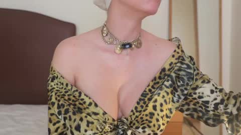 Sienna online show from 05-30-26, 06:38