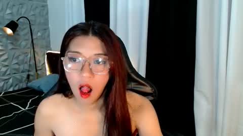 Snapshot of velvet_elise chatting on 07-20-26, 12:25 velvet_elise online show from 07-20-26, 12:25