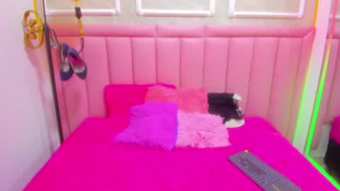 velvet_giirll online show from 06-18-26, 09:19