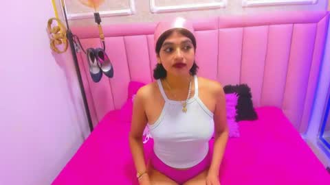 velvet_giirll online show from 07-01-26, 02:07