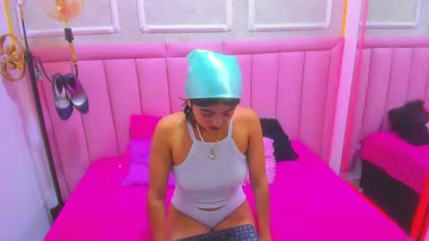 velvet_giirll online show from 07-02-26, 03:51