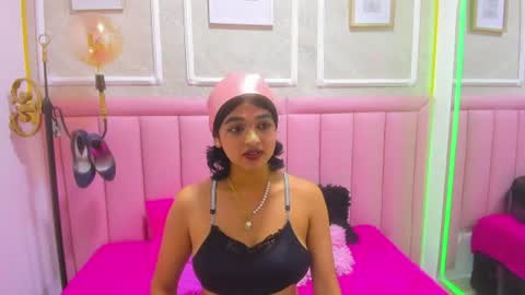 velvet_giirll online show from 07-06-26, 01:41