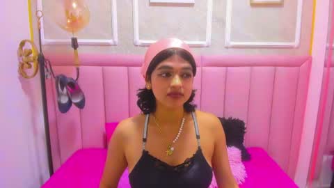 velvet_giirll online show from 07-06-26, 03:03