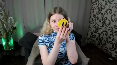 velvet_peach_ online show from 11-21-25, 11:20