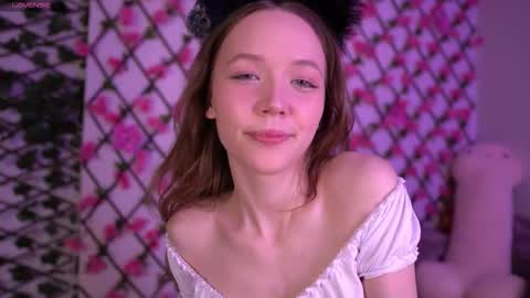 Snapshot of velvet_vice chatting on 11-06-25, 06:20 Polly online show from 11-06-25, 06:20