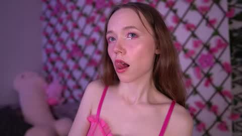 Snapshot of velvet_vice chatting on 11-10-25, 06:18 Polly online show from 11-10-25, 06:18