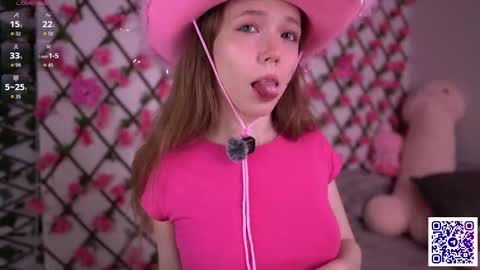 Snapshot of velvet_vice chatting on 11-14-25, 06:17 Polly online show from 11-14-25, 06:17