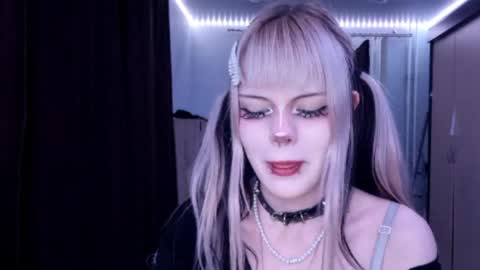 Snapshot of velvetalice chatting on 04-01-26, 07:44 Alice online show from 04-01-26, 07:44