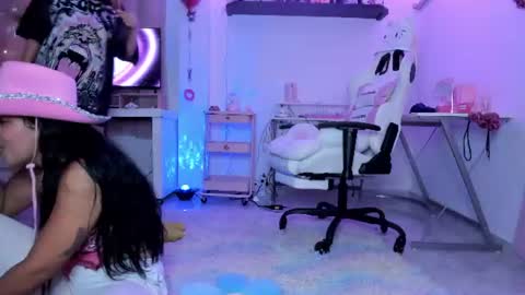Snapshot of velvetpink777 chatting on 07-10-26, 02:30 Katrin online show from 07-10-26, 02:30