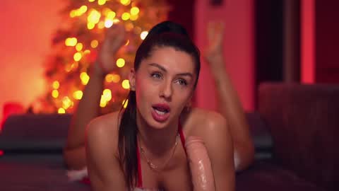 Snapshot of velvettangel chatting on 12-16-24, 04:27 Adalline online show from 12-16-24, 04:27