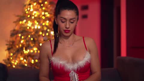 Snapshot of velvettangel chatting on 12-18-24, 05:00 Adalline online show from 12-18-24, 05:00
