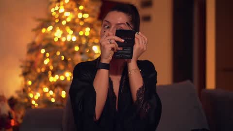 Snapshot of velvettangel chatting on 12-19-24, 04:45 Adalline online show from 12-19-24, 04:45
