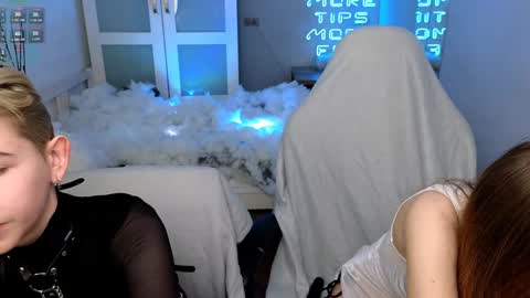 CLEOshort hair  TIna long hair  online show from 01-02-25, 01:51