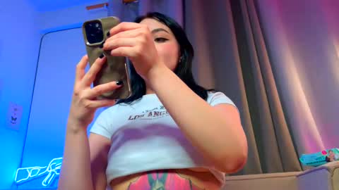 Snapshot of velvetvibes_ chatting on 06-02-26, 02:35 velvetvibes_ online show from 06-02-26, 02:35