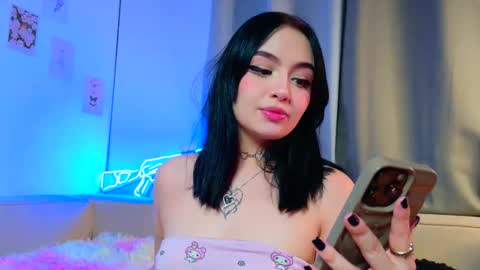 Snapshot of velvetvibes_ chatting on 06-04-26, 01:44 velvetvibes_ online show from 06-04-26, 01:44