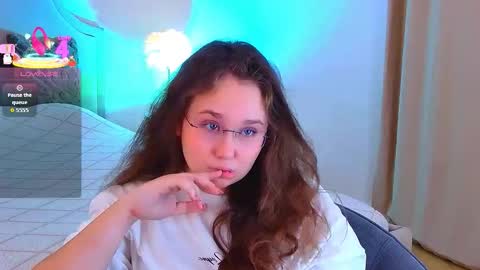 Snapshot of velvetvixencute chatting on 09-23-25, 05:32 velvetvixencute online show from 09-23-25, 05:32
